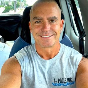 Meet your Posher, Dennis